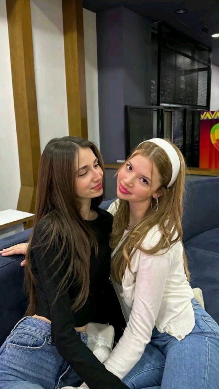 Ece ve Tuğçe 2 Arkadaş - Kıbrıs Escort Fotoğrafı